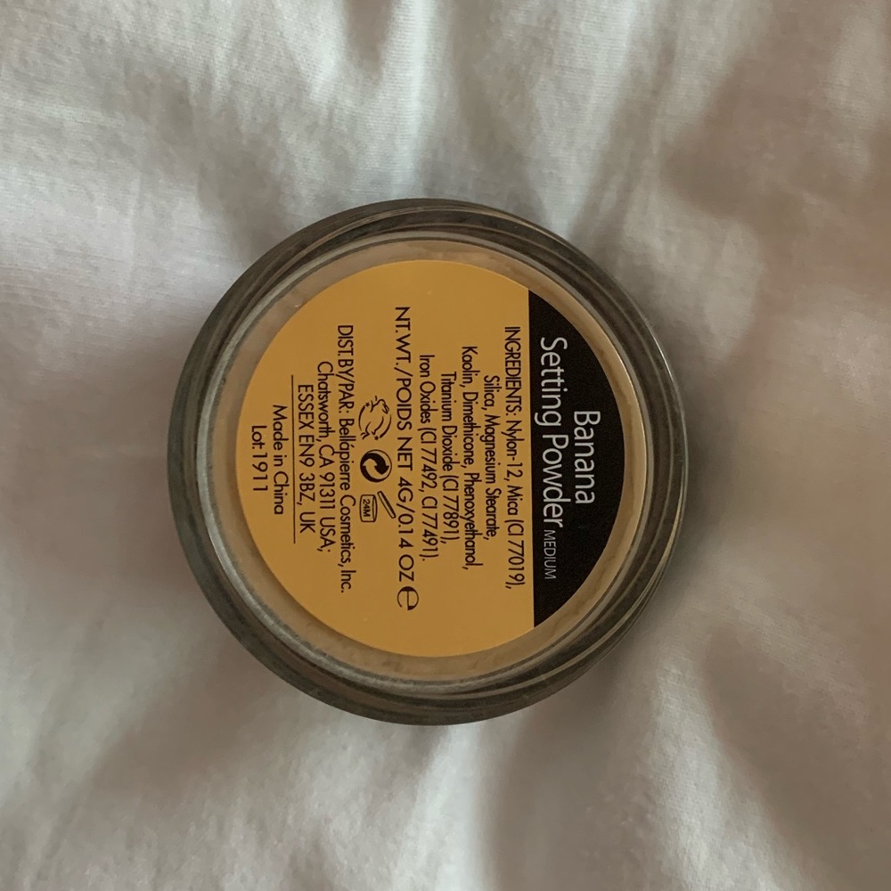 NEW Banana Powder Setting Powder - Picture 2 of 2
